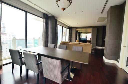 3 bedroom spacious private pool condo for sale on Phrom Phong