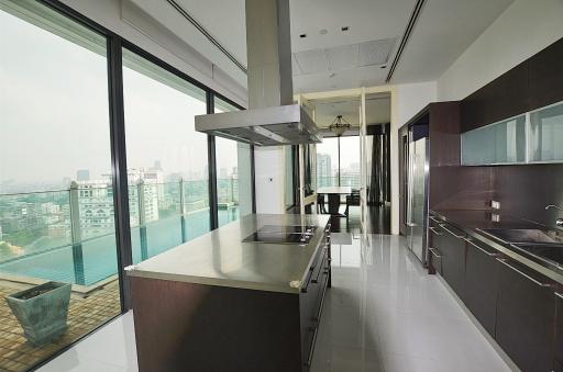 3 bedroom spacious private pool condo for sale on Phrom Phong