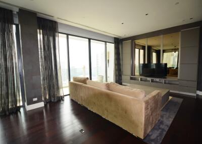 3 bedroom spacious private pool condo for sale on Phrom Phong