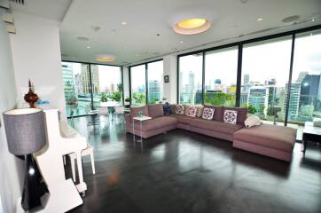 3 bedroom private pool condo for sale on Phrom Phong