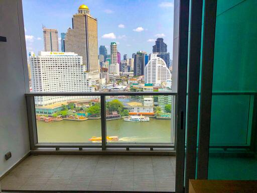 3-bedroom condo with breathtaking river views close to BTS Saphan Taksin