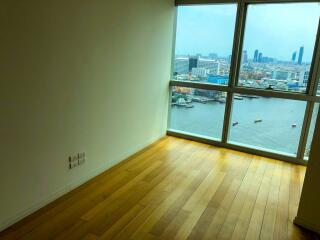 3-bedroom condo with breathtaking river views close to BTS Saphan Taksin