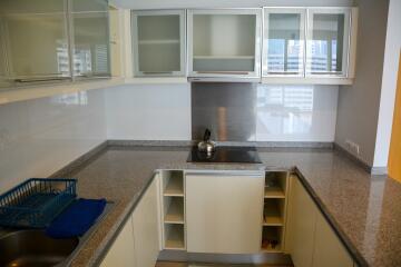 2-bedroom modern condo for sale close BTS Asoke