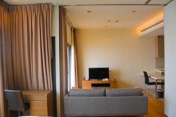 1-bedroom modern condo in Nana-Petchaburi area