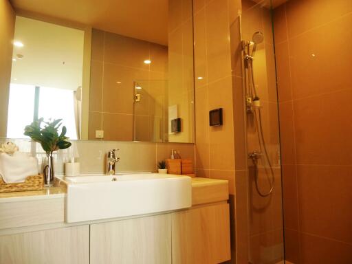 2-bedroom new condo a mere 600m from BTS Asoke!