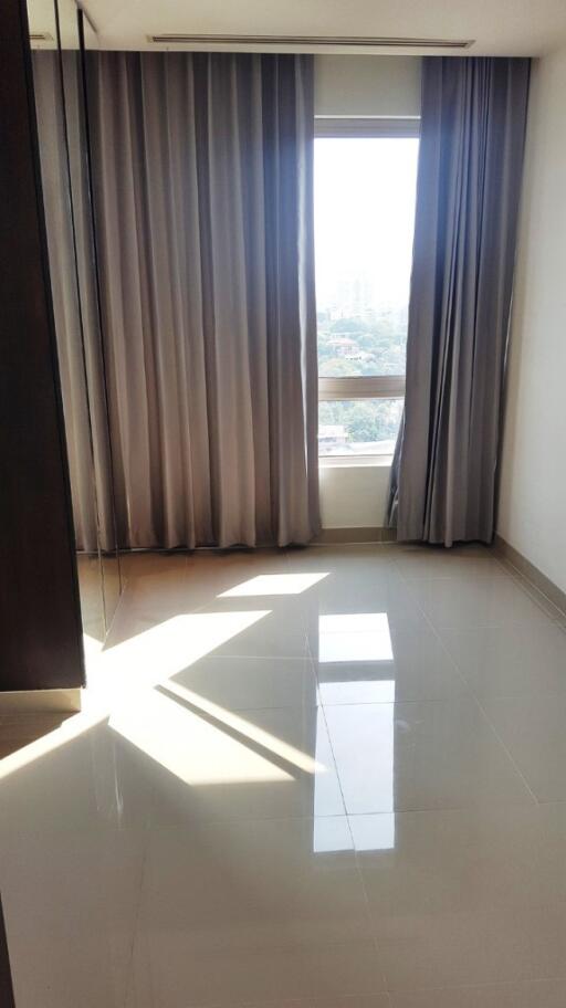 2 bedrooms condo for sale in soi Yennakart Sathorn area