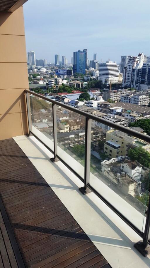 2 bedrooms condo for sale in soi Yennakart Sathorn area