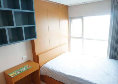2 bedrooms condominium close to Phra Kanong BTS station