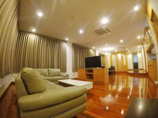 3 bedrooms condo for sale near BTS Phromphong