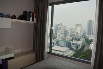 Modern 1-bedroom condo in Petchaburi-Asoke area