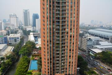 Modern 1-bedroom condo in Petchaburi-Asoke area