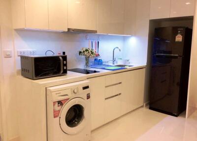 Modern 2 bedrooms condo for sale near BTS Chongnonsi