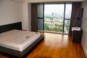 3-bedroom condo with large private terrace for sale in Sathorn