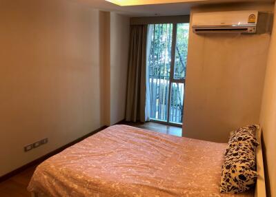 Modern 1-bedroom condo in Phromphong area