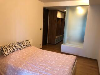 Modern 1-bedroom condo in Phromphong area