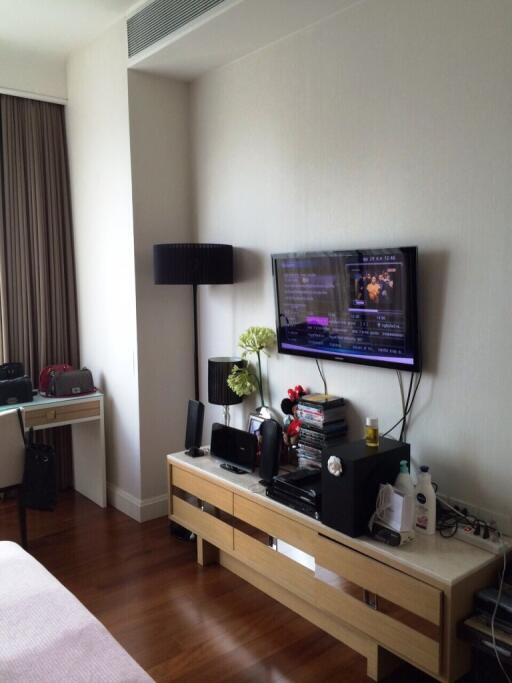 2  bedrooms condo for sale near BTS Chidlom and Lumpini park