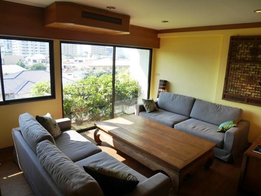 1-bedroom condo with open views close to BTS Nana