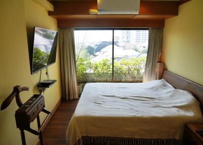 1-bedroom condo with open views close to BTS Nana