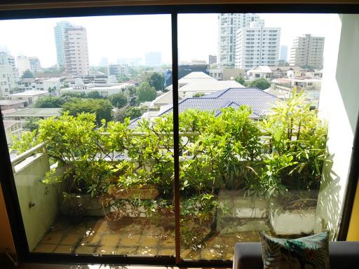 1-bedroom condo with open views close to BTS Nana