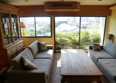 1-bedroom condo with open views close to BTS Nana
