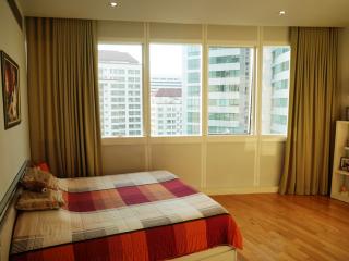 Modern & spacious 2-bedroom condo in Sukhumvit-Asoke