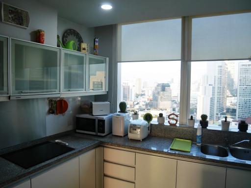 Modern & spacious 2-bedroom condo in Sukhumvit-Asoke