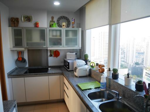 Modern & spacious 2-bedroom condo in Sukhumvit-Asoke