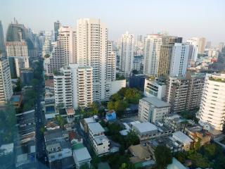 Modern & spacious 2-bedroom condo in Sukhumvit-Asoke