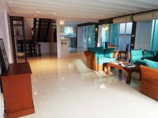 Townhouse 2 bedroom condo for sale on Suanplu Sathorn