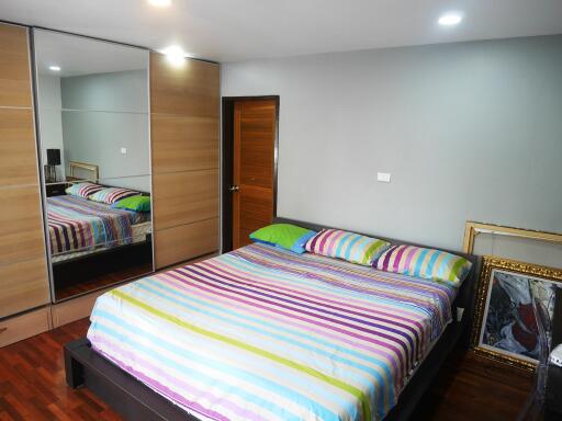 3-bedroom condo for sale in Lumpini-Ruamrudee area