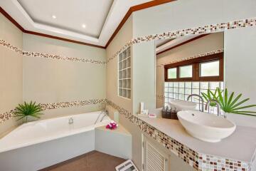 Amazing beachfront pool villa for sale fun Hua Thanon