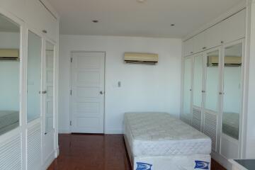 2-bedroom condominium for sale in Nana with large balcony