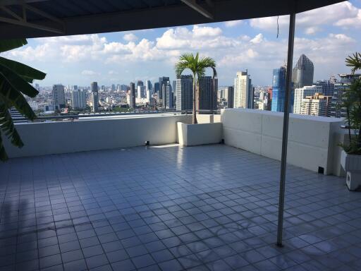 2-bedroom condominium for sale in Nana with large balcony