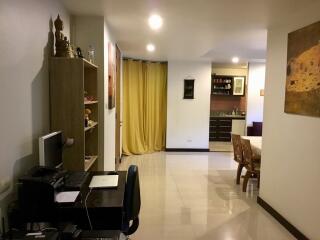 2-bedroom quiet & spacious condo in Ekamai