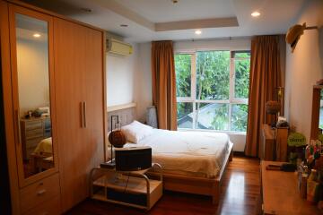 2-bedroom quiet & spacious condo in Ekamai