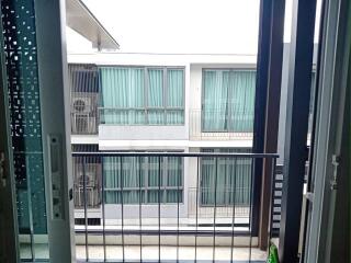 1 bedroom condominium for sale in Ekamai