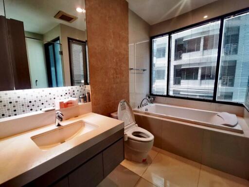 2 bedrooms condo for sale in Phromphong