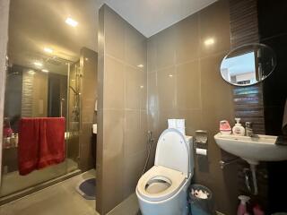 2 bedrooms for sale with tenant in Sukhumvit