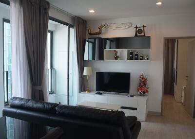 2-bedroom modern condo 200m from BTS Onnut