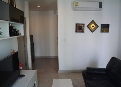 2-bedroom modern condo 200m from BTS Onnut