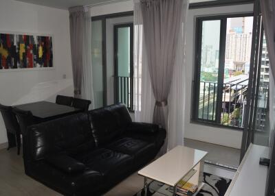 2-bedroom modern condo 200m from BTS Onnut