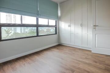 2 bedrooms condo for sale in Rama 4 close to MRT Klongtoey