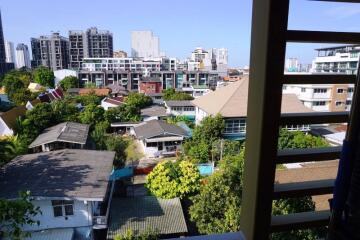 1-bedroom condo in a nice residential area of Ekamai