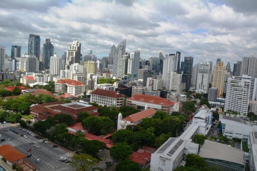 2-bedroom modern high floor condo in Asoke