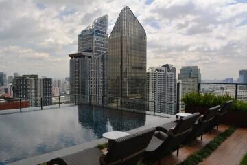 2-bedroom modern high floor condo in Asoke