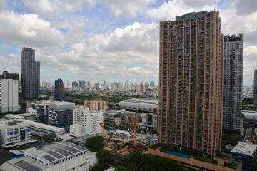 2-bedroom modern high floor condo in Asoke