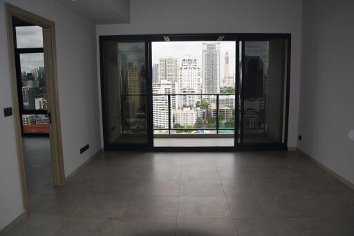 2-bedroom modern high floor condo in Asoke