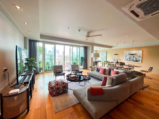 4-bedroom modern condo for sale in cozy residence of Phromphong