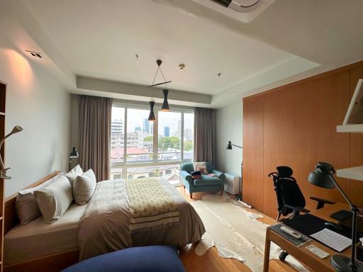 4-bedroom modern condo for sale in cozy residence of Phromphong