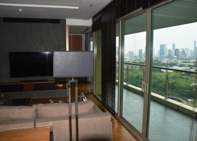 2-bedroom high floor condo for sale 500m from BTS Thonglor